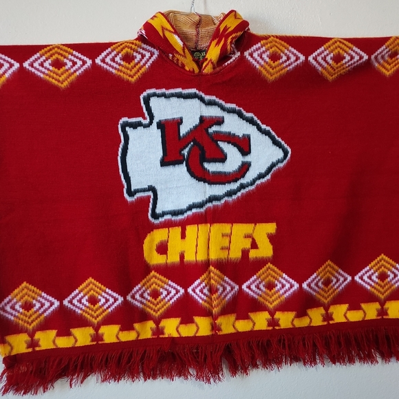 COPY - Kansas City Chiefs Hooded Poncho - Picture 1 of 3